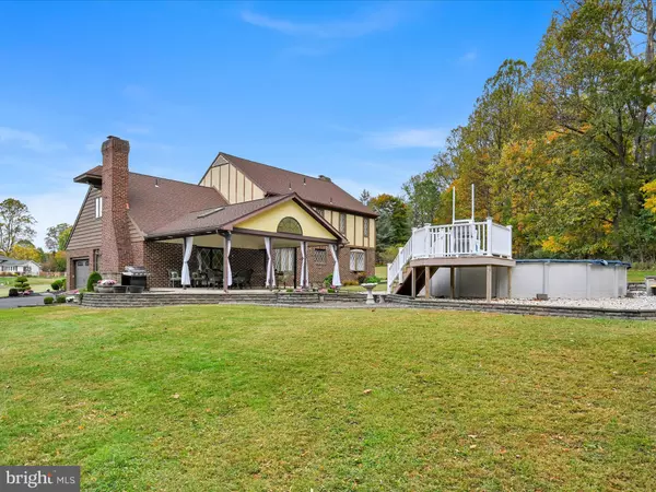 Robesonia, PA 19551,208 FOXCROFT LN