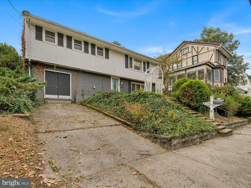 1507 W MARKET ST, Pottsville, PA 17901