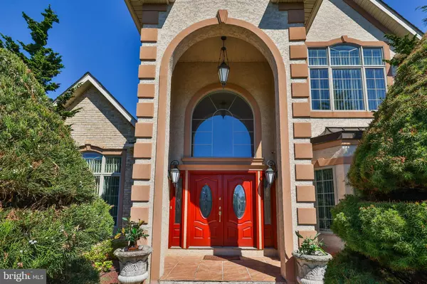 Allentown, PA 18104,19 SPRING WOOD DR