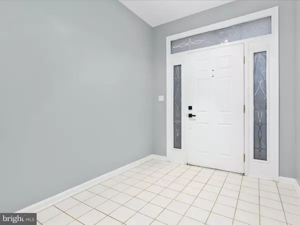 Chantilly, VA 20152,25328 ASHBURY DR