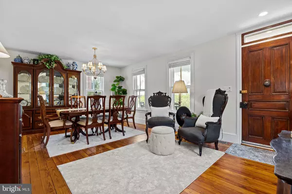 Newtown, PA 18940,22 E PENN ST