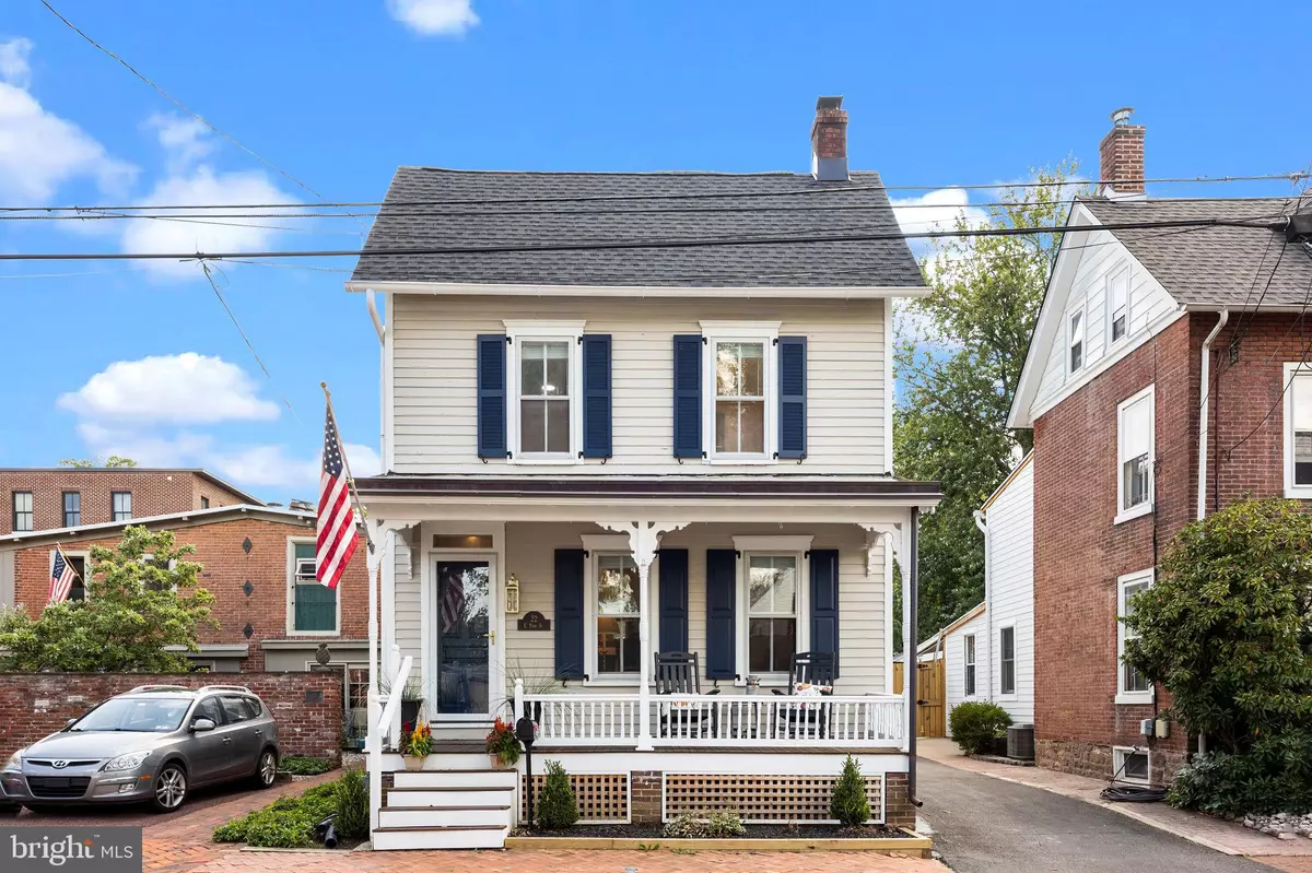 Newtown, PA 18940,22 E PENN ST