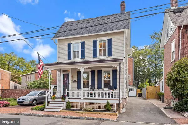 Newtown, PA 18940,22 E PENN ST