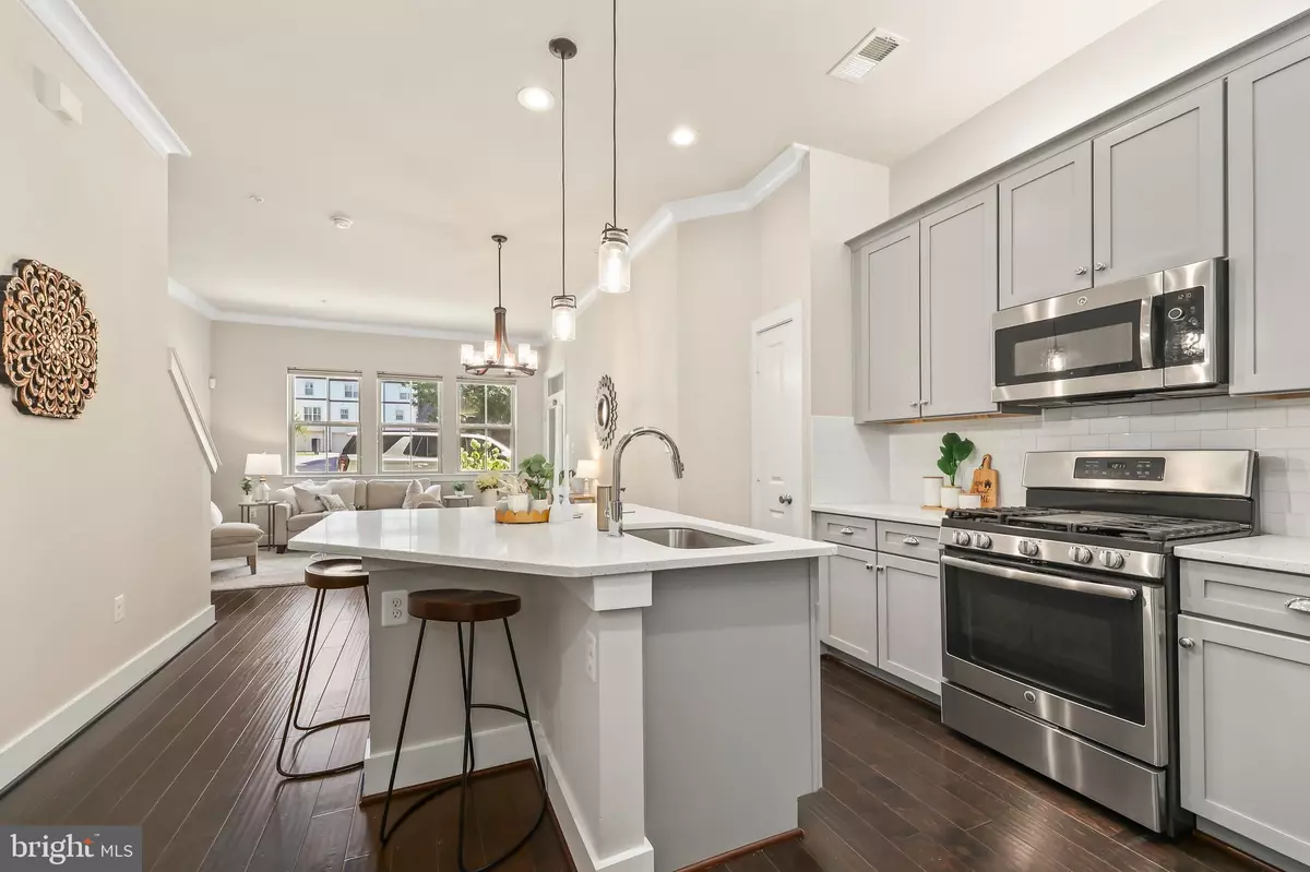 Arlington, VA 22204,1334 S QUINN ST