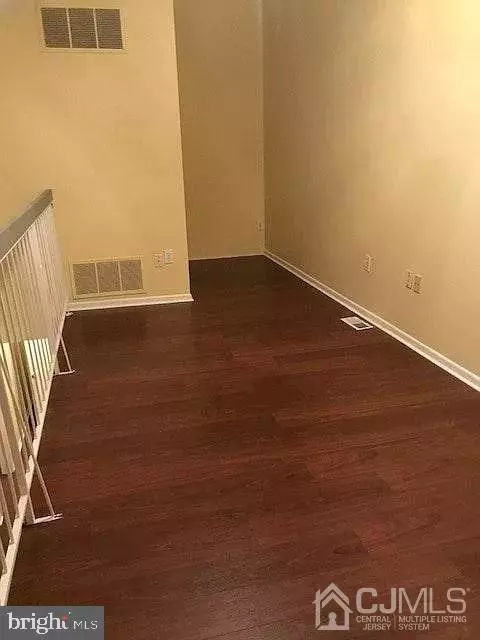 Plainsboro, NJ 08536,8402 TAMARRON DR