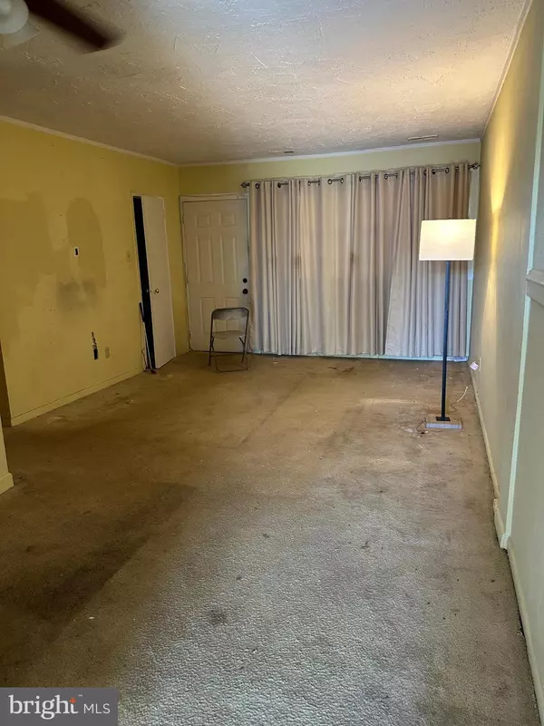 Landover, MD 20785,7736 OXMAN RD