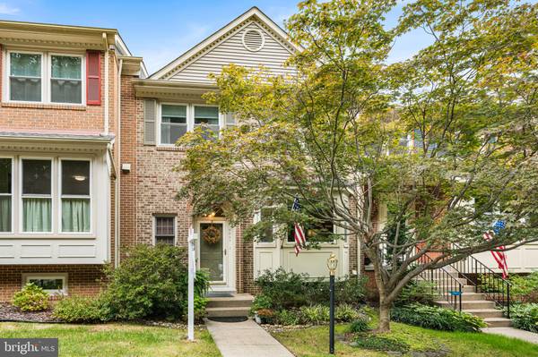 9007 GOLDEN SUNSET LN, Springfield, VA 22153