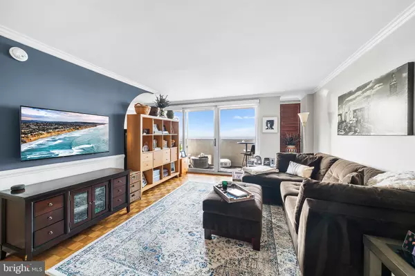 Philadelphia, PA 19103,224-30 W RITTENHOUSE SQ #2308