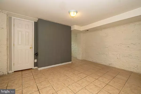 Baltimore, MD 21218,307 E 25TH ST #BASEMENT APARTMENT