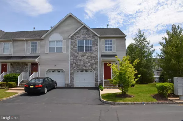 12 DINA LN, Somerset, NJ 08873