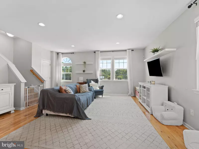 431 DOGWOOD DR, Woodbury, NJ 08096