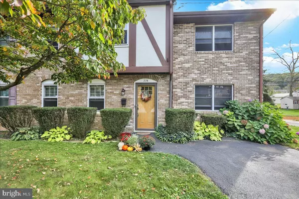 226 W RUTH AVE, Robesonia, PA 19551