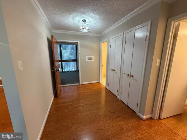 Arlington, VA 22202,1101 S ARLINGTON RIDGE RD #214