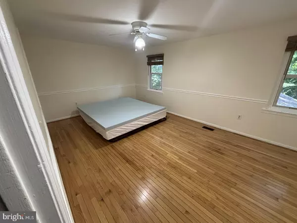 Burke, VA 22015,10025 CHESTNUT WOOD LN