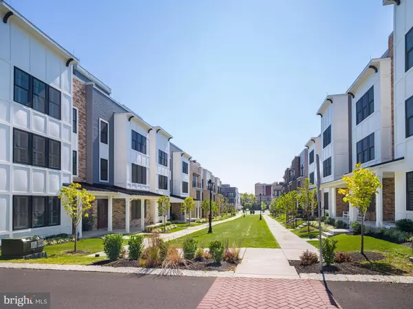 Newtown Square, PA 19073,353 HORSESHOE TRAIL