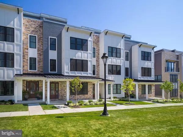 Newtown Square, PA 19073,353 HORSESHOE TRAIL