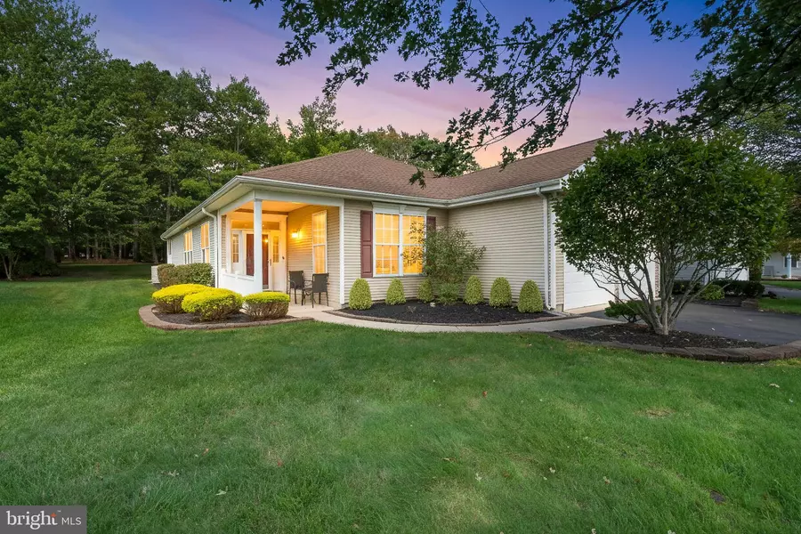 8 WHITECAPS TER, Barnegat, NJ 08005