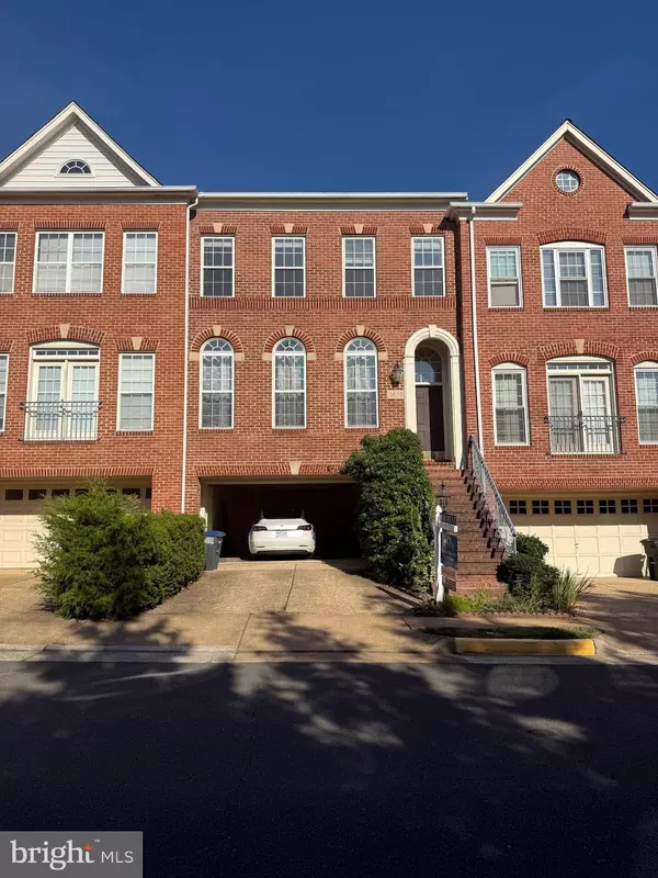Vienna, VA 22180,2833 GRACE FOREST PL