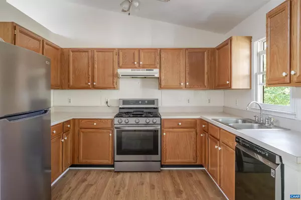 Palmyra, VA 22963,8 HARDWOOD RD