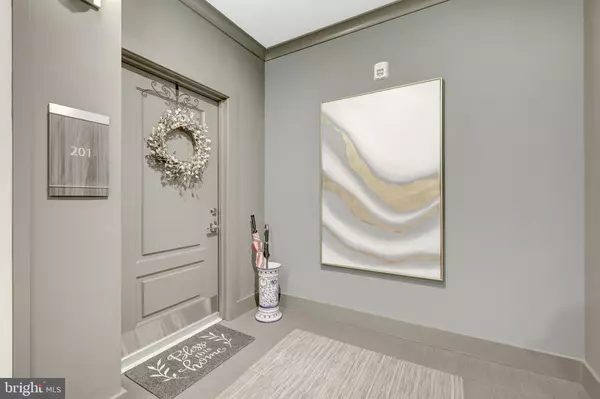 Herndon, VA 20171,2324 WIND CHARM ST #201