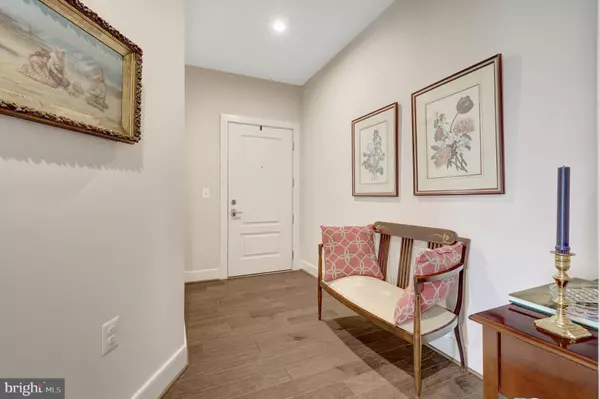 Herndon, VA 20171,2324 WIND CHARM ST #201