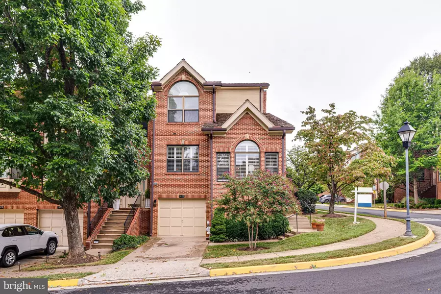 1477 HAMPTON HILL CIR, Mclean, VA 22101