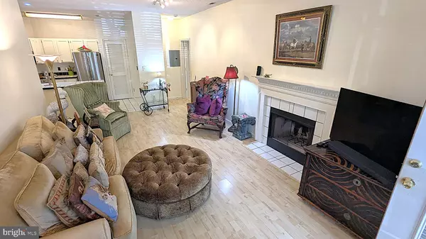 Fairfax, VA 22033,4417 FAIRSTONE DR #104