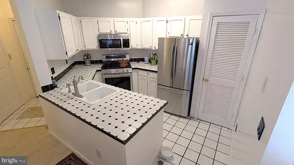 Fairfax, VA 22033,4417 FAIRSTONE DR #104