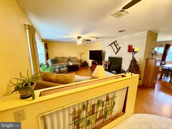 Lancaster, PA 17603,2460 HONEYSUCKLE LN