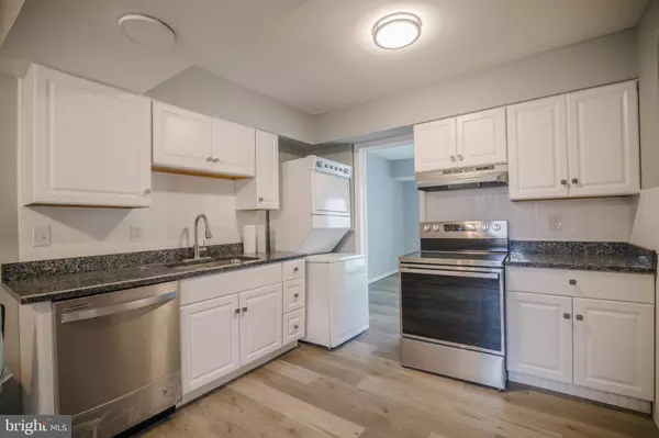 Centreville, VA 20121,14404 COOL OAK LN