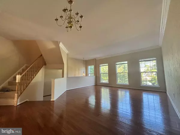 Alexandria, VA 22315,6635 CREEK POINT WAY