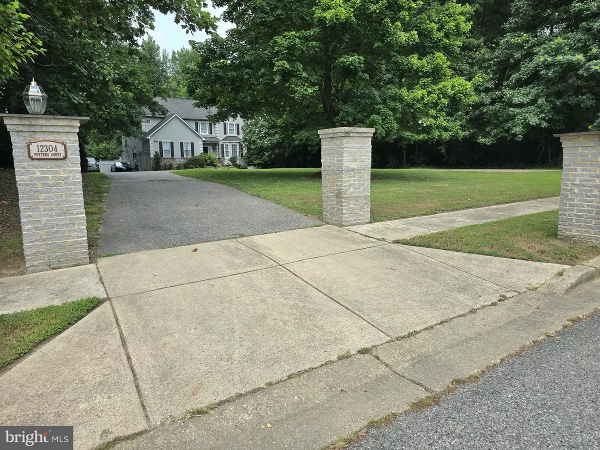 Upper Marlboro, MD 20772,12304 PUTTERS CT