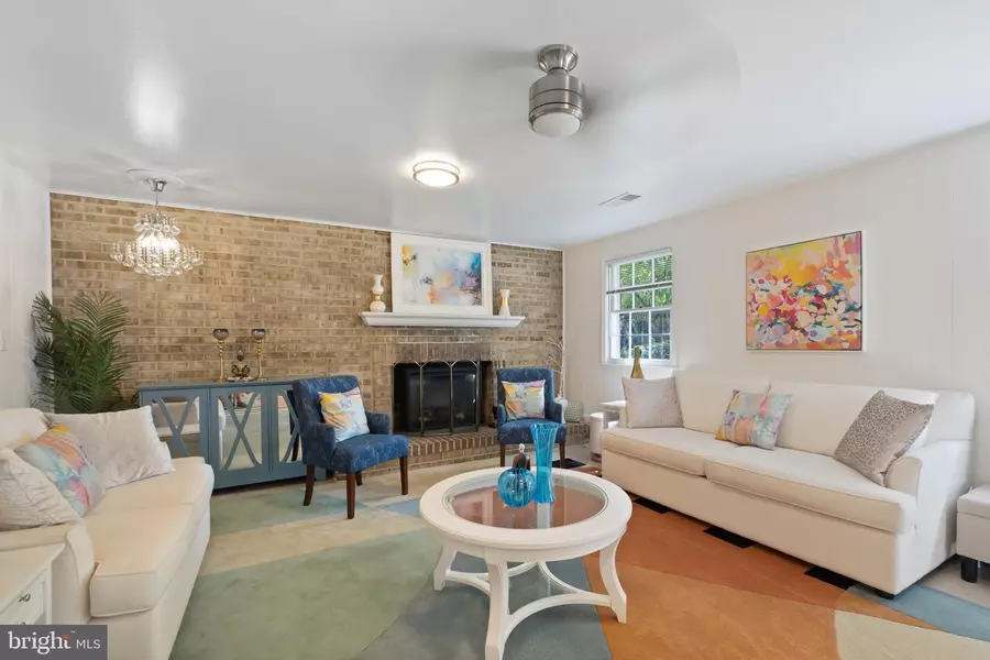 10521 FARNHAM DR, Bethesda, MD 20814