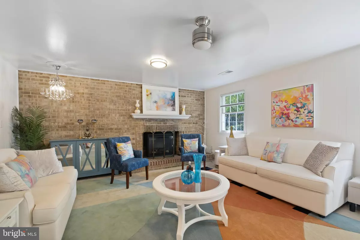 Bethesda, MD 20814,10521 FARNHAM DR