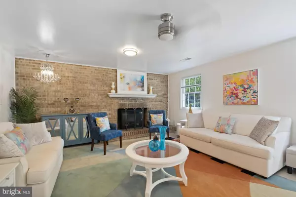 Bethesda, MD 20814,10521 FARNHAM DR