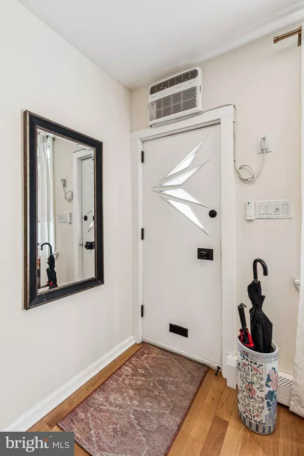 Philadelphia, PA 19148,1229 EMILY