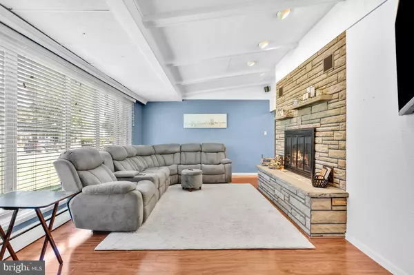 Bensalem, PA 19020,2387 FORREST AVE