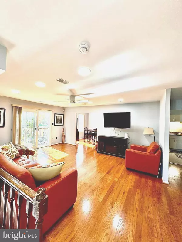 Burtonsville, MD 20866,3710 AMSTERDAM TER #7-74