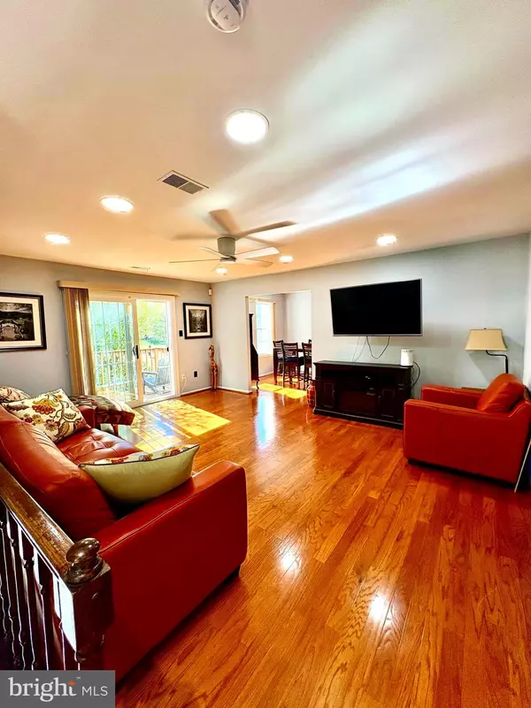 Burtonsville, MD 20866,3710 AMSTERDAM TER #7-74