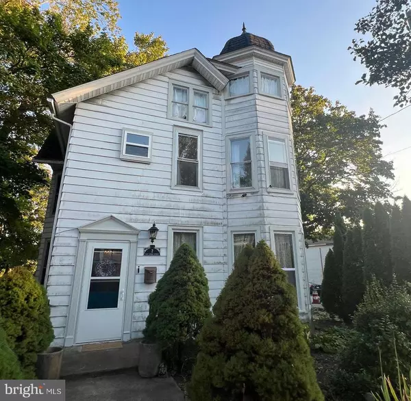 2 E GRAND AVE, Tower City, PA 17980