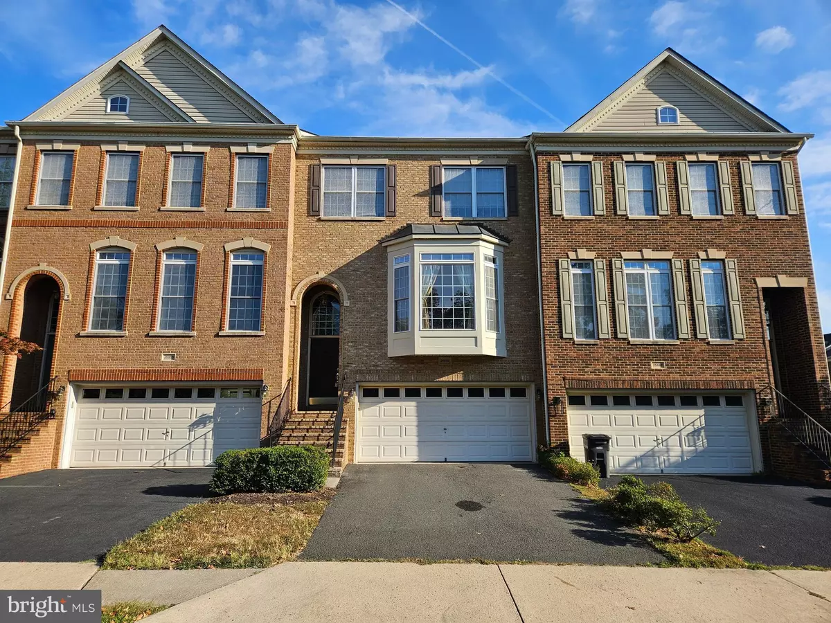 Chantilly, VA 20152,25860 COMMONS SQ