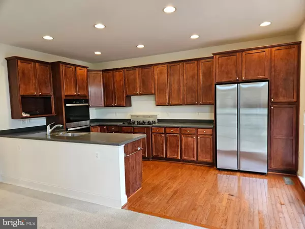 Chantilly, VA 20152,25860 COMMONS SQ