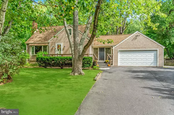 102 WAVERLY AVE, Mount Laurel, NJ 08054