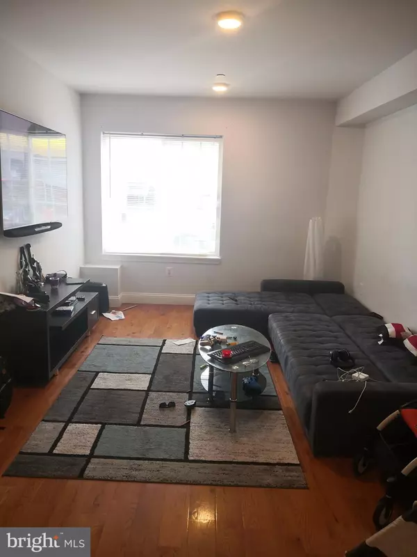 Philadelphia, PA 19123,617 N 11TH ST #1F