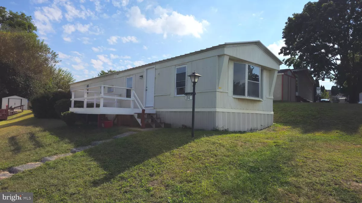 Ephrata, PA 17522,816 WISTERIA DR