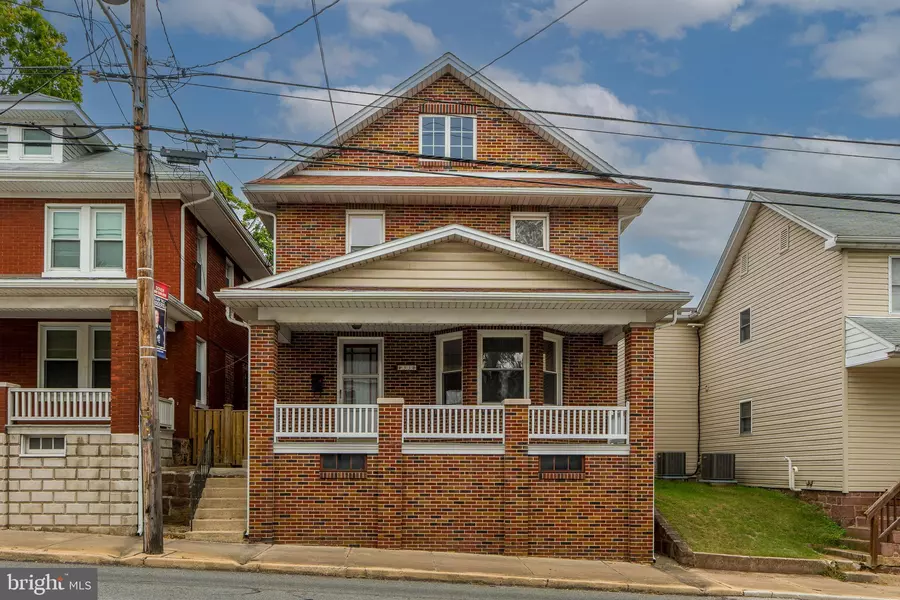 33 S MAIN ST, Dover, PA 17315
