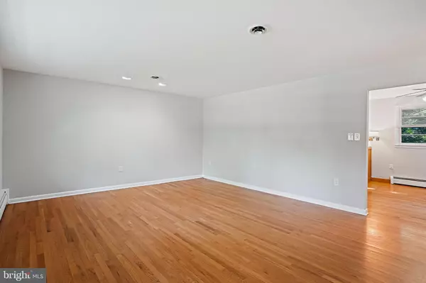 Laurel, MD 20723,7937 HAMMOND PKWY