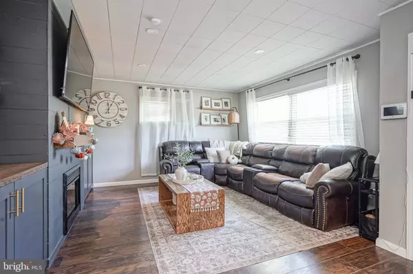 Glendora, NJ 08029,806 W EVESHAM RD