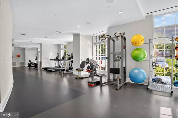 Mclean, VA 22101,6900 FLEETWOOD RD #702