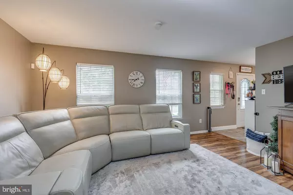 Sicklerville, NJ 08081,28 SWEETBRIAR DR